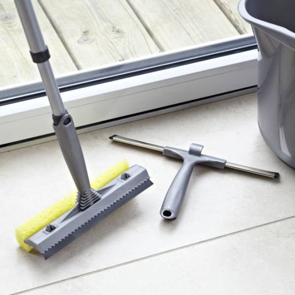 Addis Window Wipe Kit at Napev GH