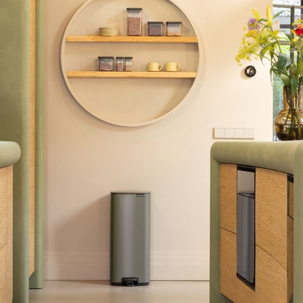 Brabantia Bo Pedal Bin, 30L Platinum at Napev GH