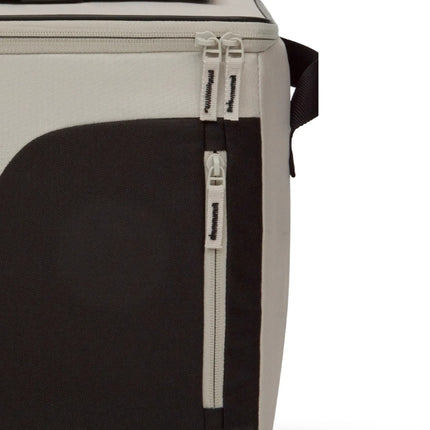Close-up of the Thermos Sandstone Radiance 17L cool bag’s double-zip lid and vertical front pocket zipper.